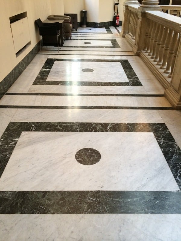 Pavimentazione in marmo realizzata da Ideal Stone alle Poste di Savona